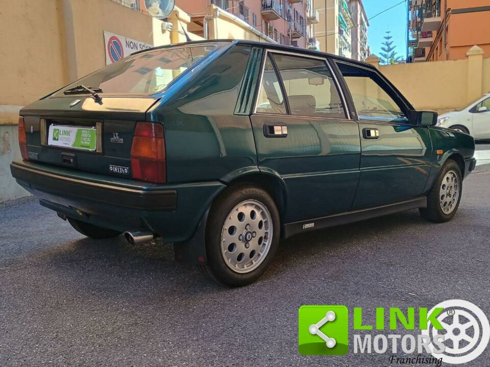 Image 4/10 of Lancia Delta (1988)