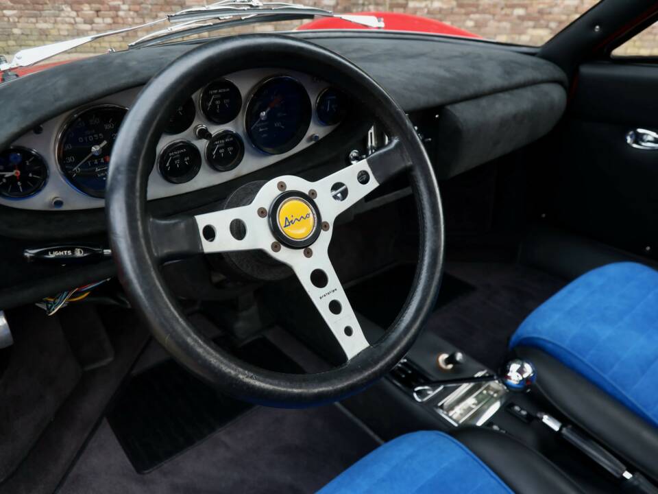 Immagine 16/50 di Ferrari Dino 246 GT (1971)