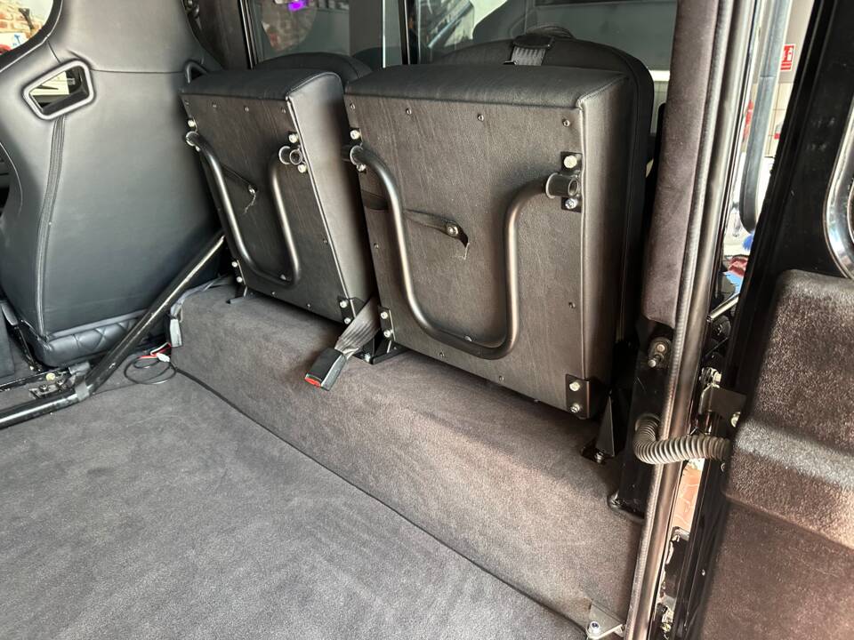 Image 6/30 of Land Rover Defender 90 "Limited" (2005)