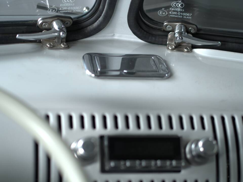 Bild 36/49 von Volkswagen T1 Brasil 1.6 (1970)