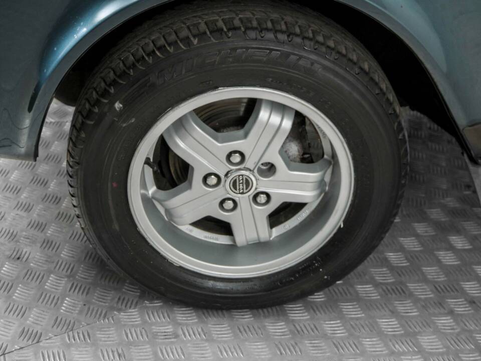 Immagine 23/50 di Volvo 240 GL (1990)