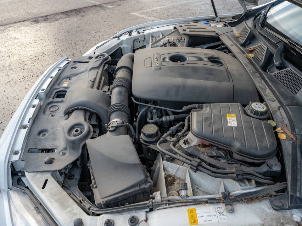 Immagine 37/39 di Jaguar XJ 2.0 (2014)