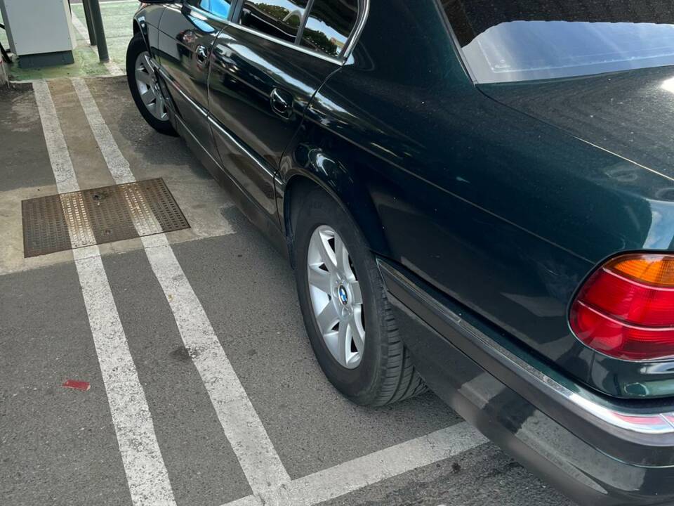 Bild 4/9 von BMW 740i (1995)