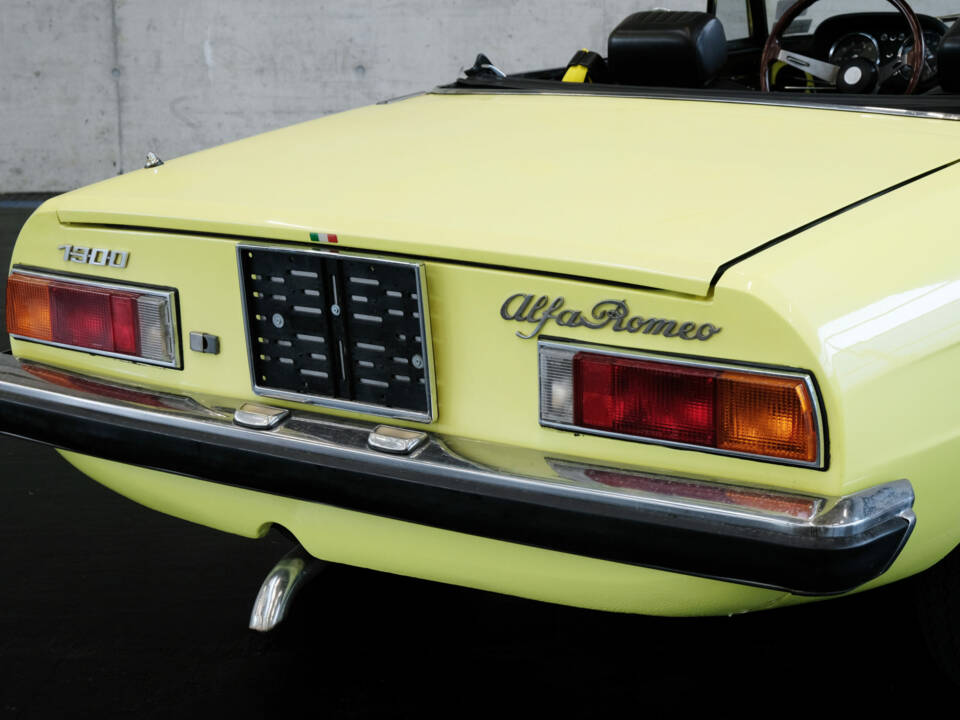 Image 7/24 of Alfa Romeo Spider 1300 Junior (1972)