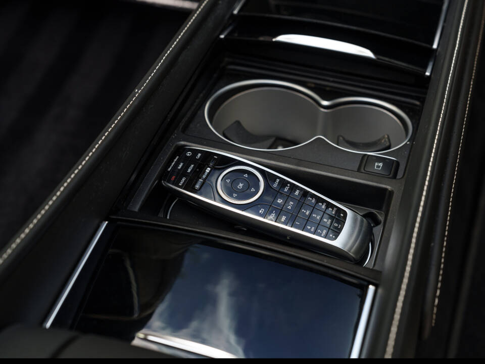 Immagine 35/42 di Mercedes-Benz Maybach S 600 (2015)