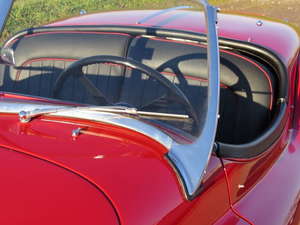 Image 22/50 of Jaguar XK 140 SE OTS (1955)