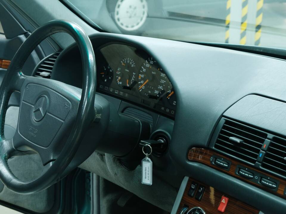 Bild 35/50 von Mercedes-Benz 300 SE (1991)