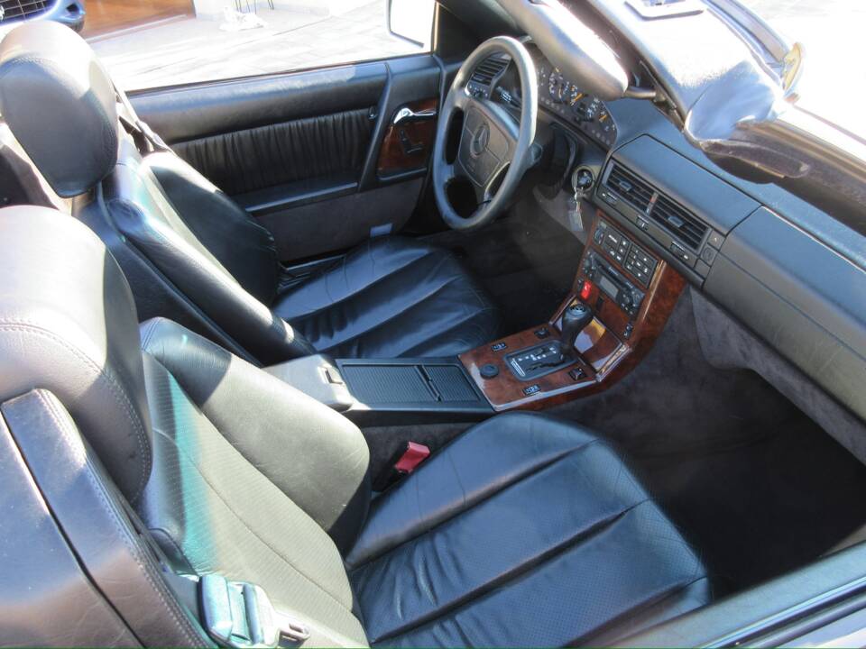 Image 11/39 of Mercedes-Benz SL 320 (1994)