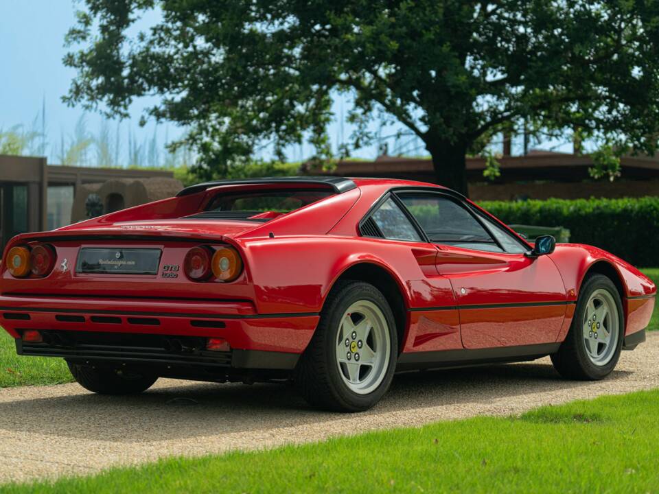 Image 8/50 de Ferrari 208 GTB Turbo (1987)