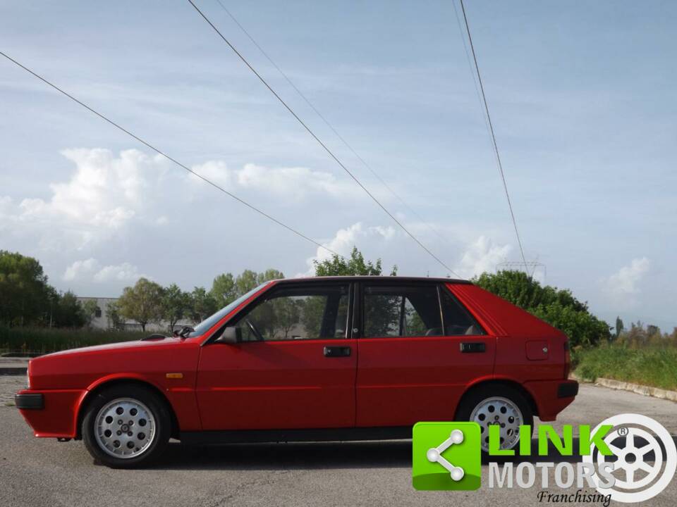 Bild 10/10 von Lancia Delta 1.6 HF (1988)