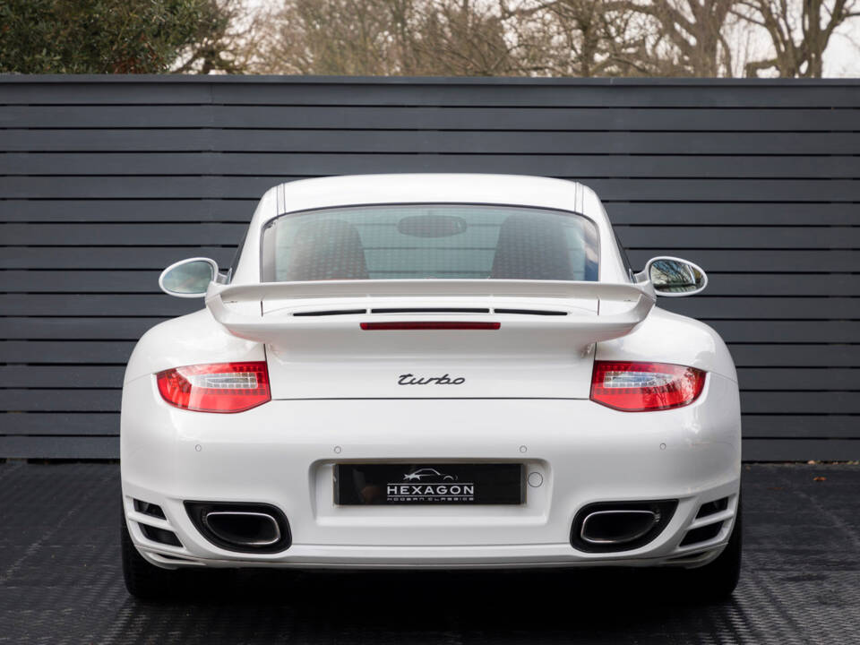 Image 4/27 of Porsche 911 Turbo (2010)