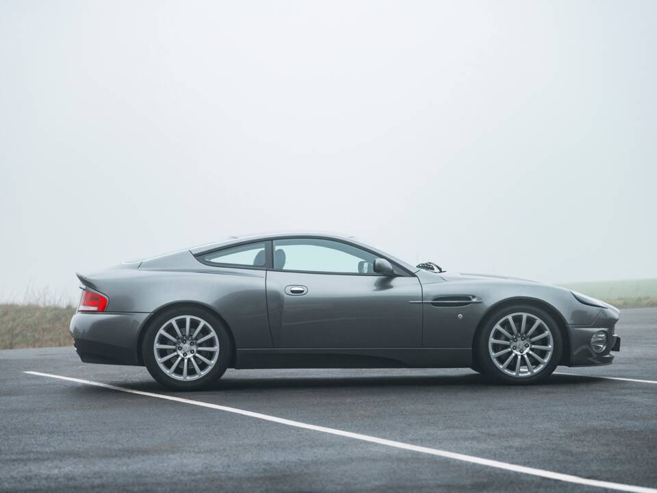 Image 9/23 of Aston Martin V12 Vanquish (2003)