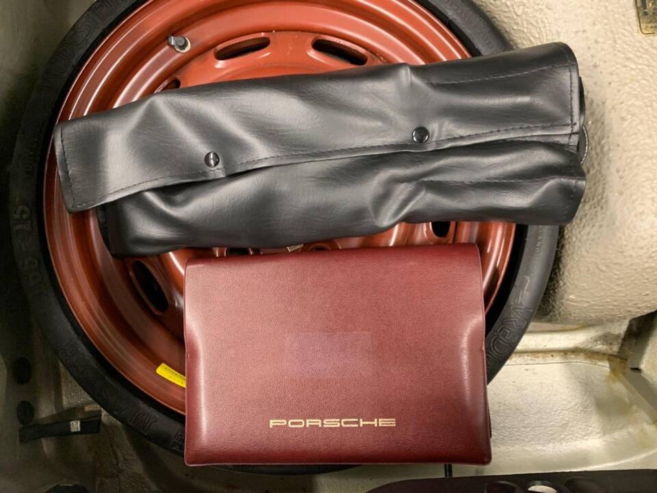 Image 113/132 of Porsche 911 Speedster 3.2 (1989)