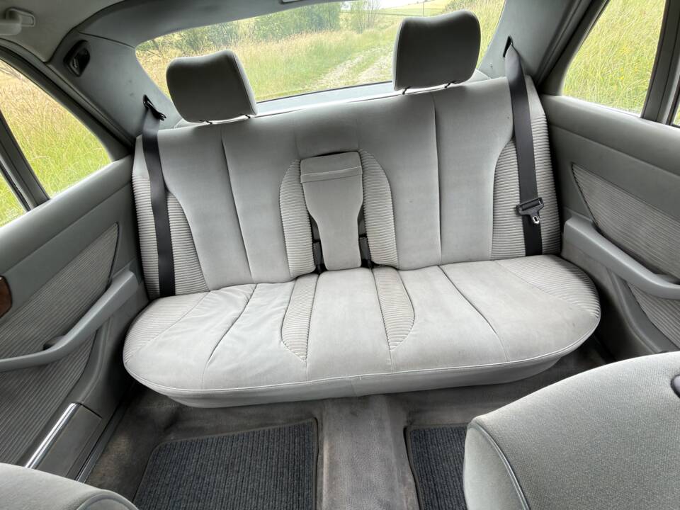 Image 12/20 of Mercedes-Benz 560 SEL (1988)