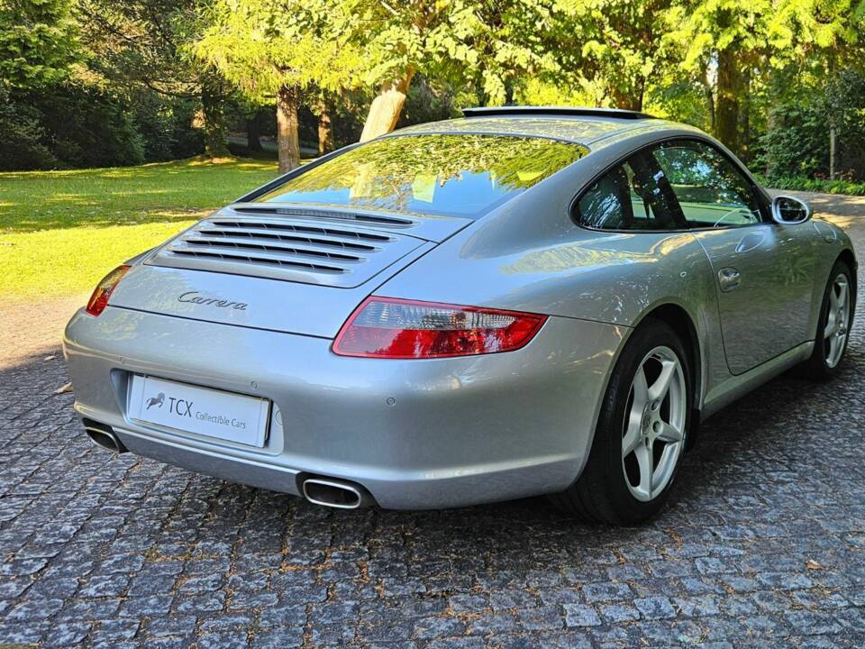 Image 1/37 de Porsche 911 Carrera (2004)