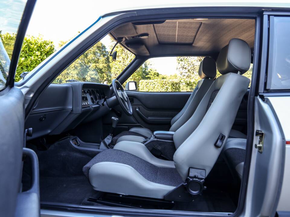 Image 33/50 of Ford Capri 2,8i (1987)