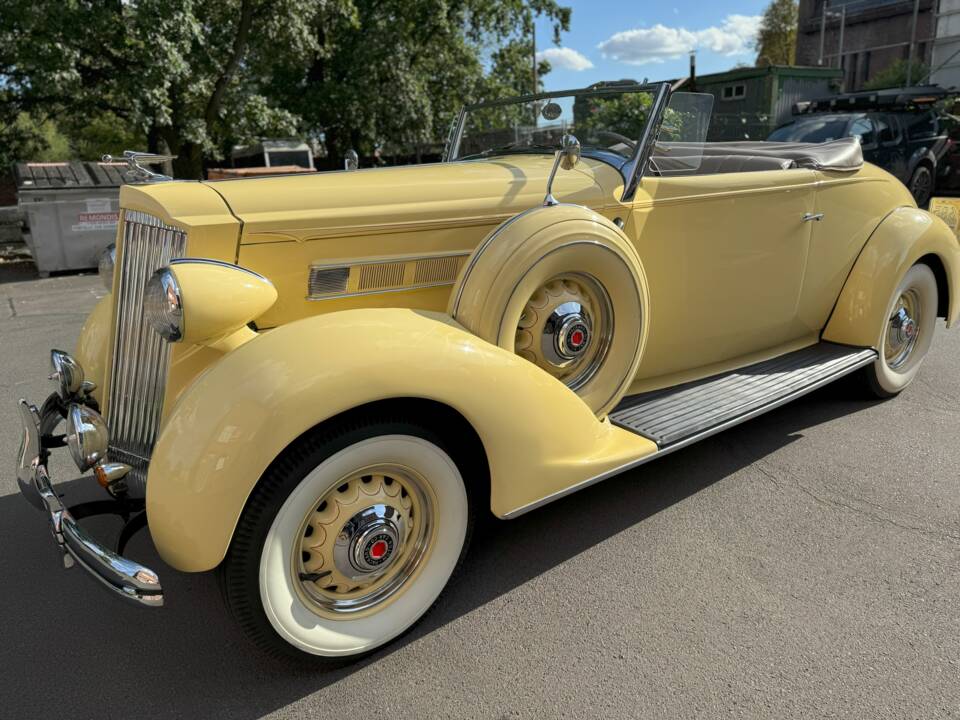 Image 2/75 of Packard One-Twenty (1936)