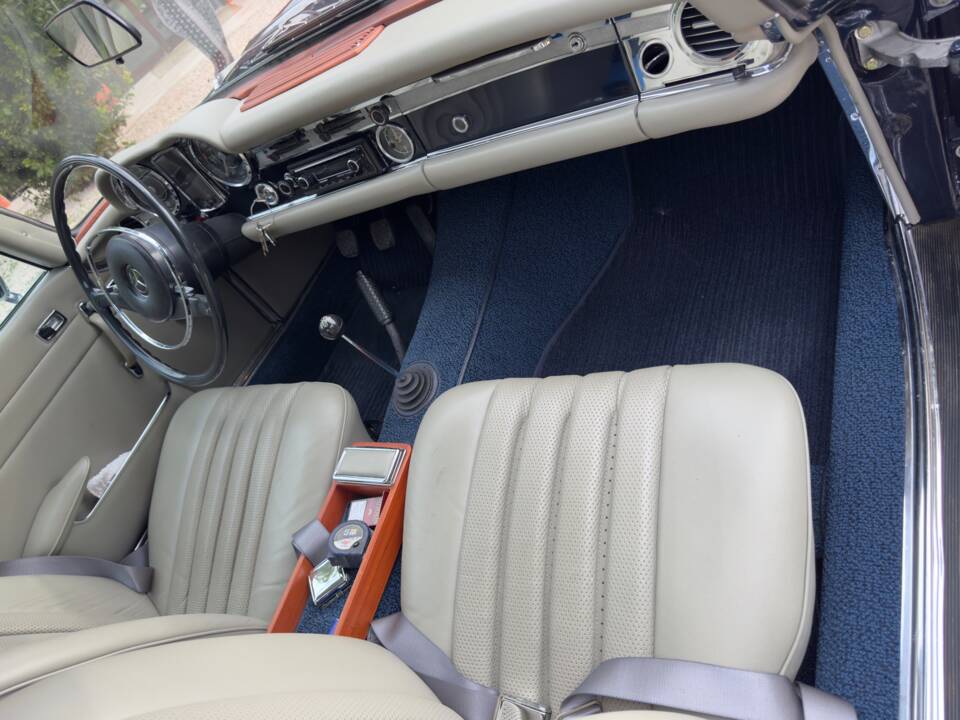 Image 22/26 de Mercedes-Benz 280 SL (1968)
