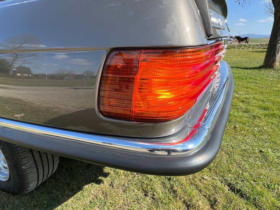 Image 20/61 of Mercedes-Benz 500 SLC (1980)