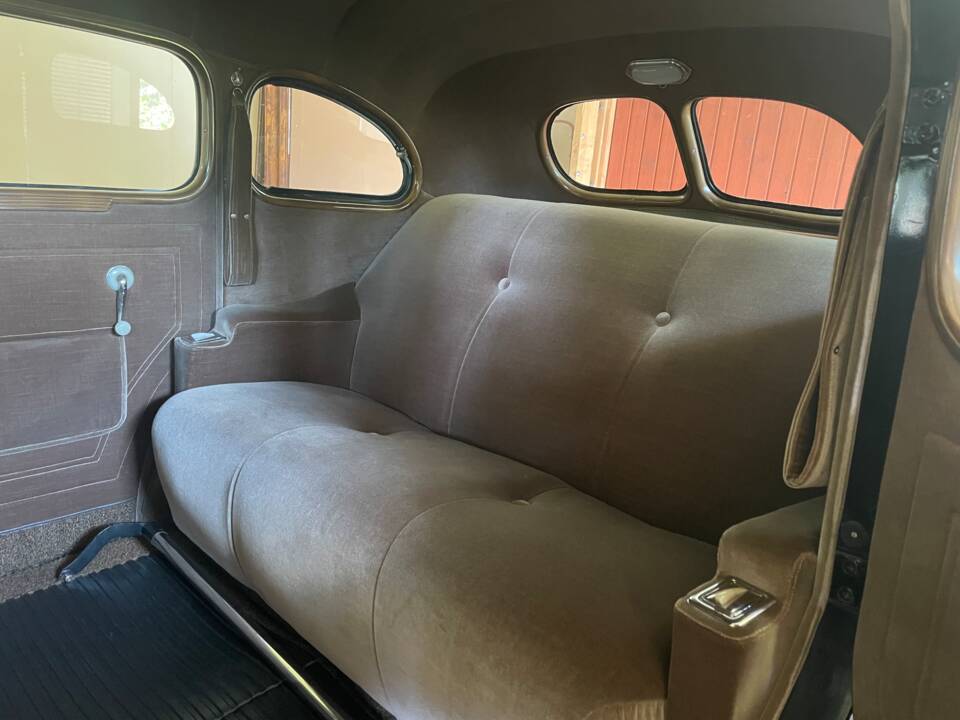Bild 10/16 von Chrysler Royal Sedan (1938)