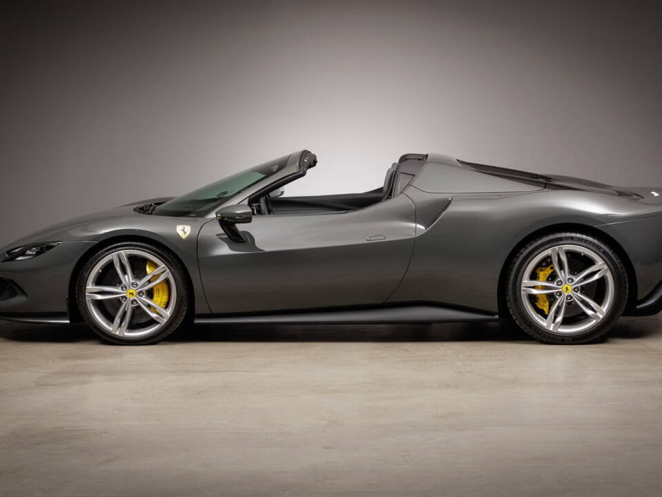 Image 7/42 de Ferrari 296 GTS (2024)