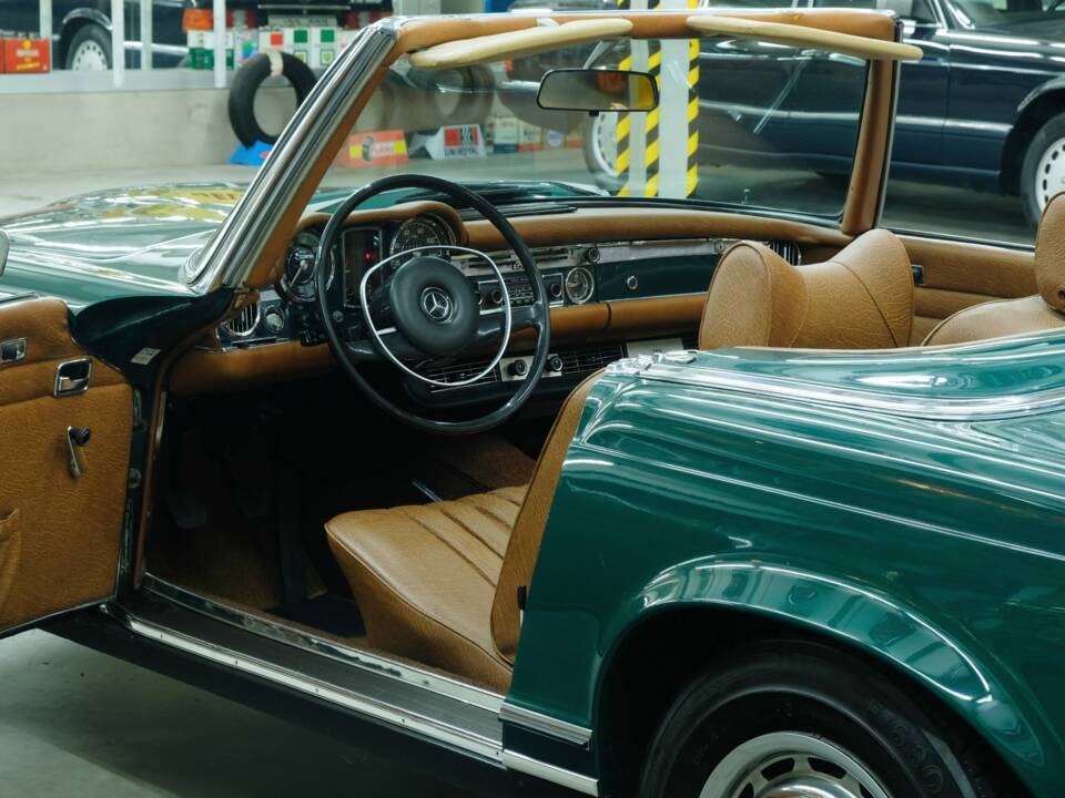 Image 21/50 de Mercedes-Benz 280 SL (1968)