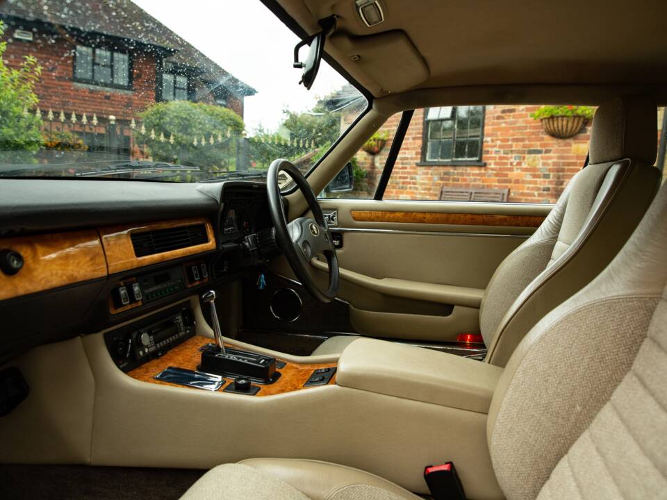 Immagine 36/40 di Jaguar XJ-S 3.6 (1988)
