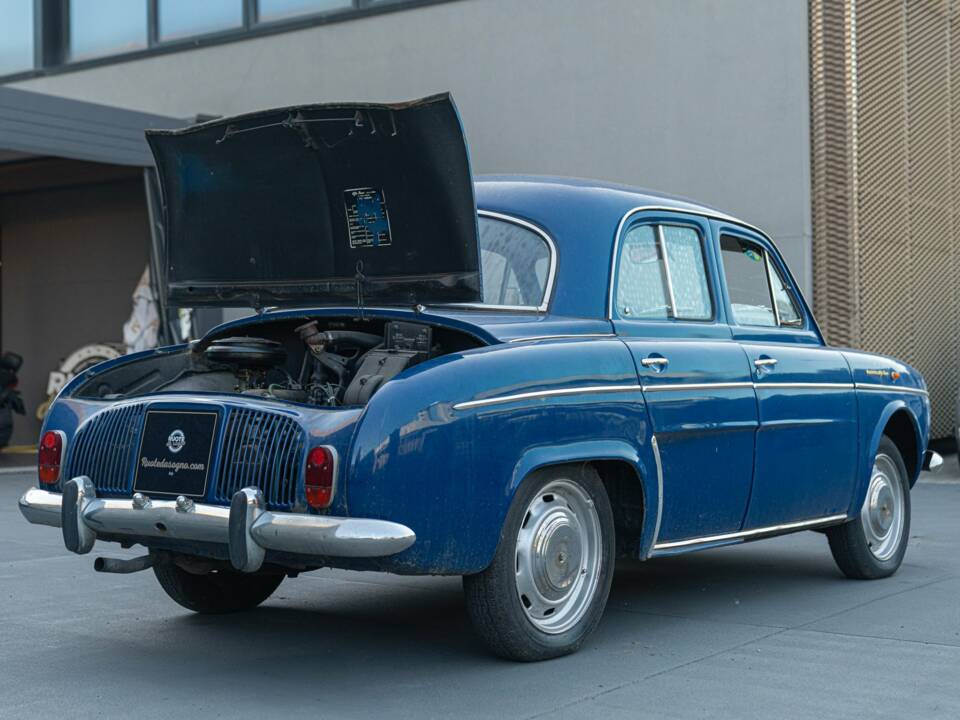 Image 32/42 of Renault Ondine (1962)
