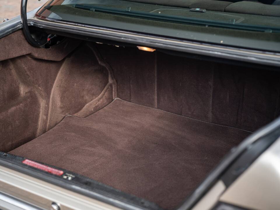 Immagine 19/73 di Mercedes-Benz 300 CE (1991)