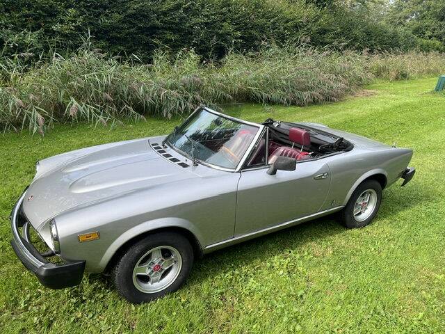 Bild 7/8 von FIAT Spider 2000 (1981)