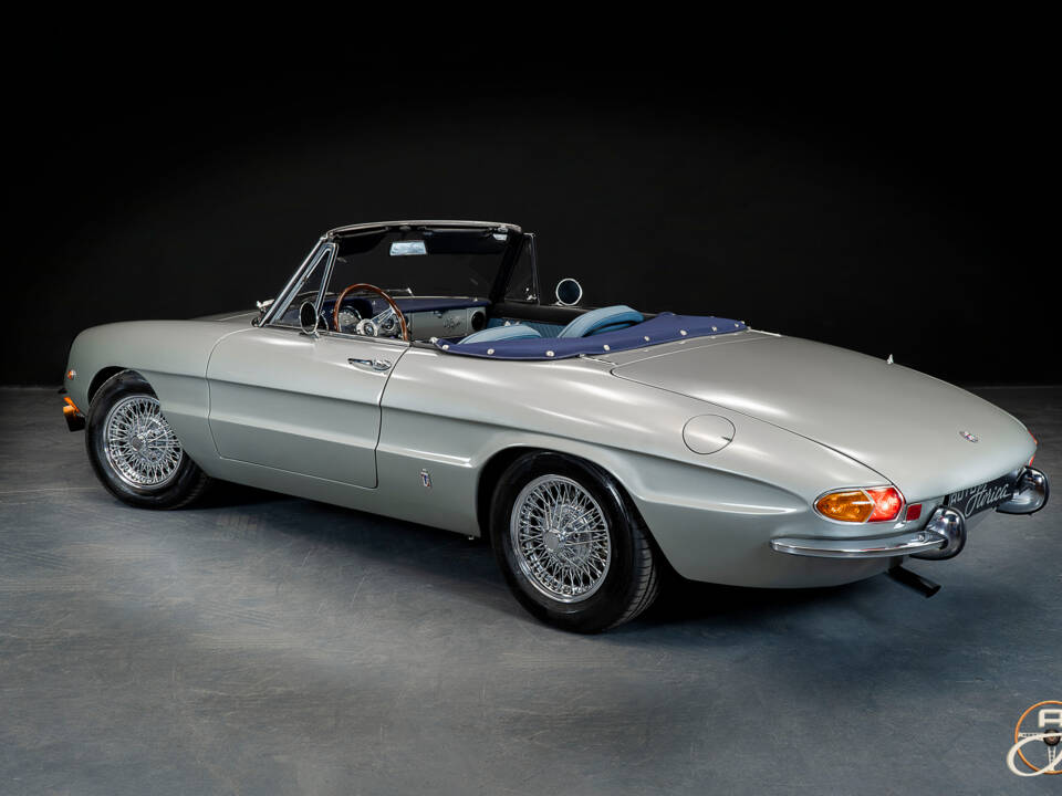 Image 3/22 of Alfa Romeo 1300 Spider Junior (1968)