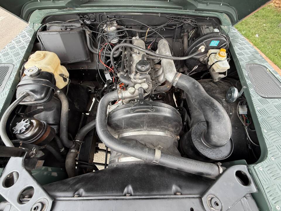 Bild 34/37 von Land Rover 90 (1987)