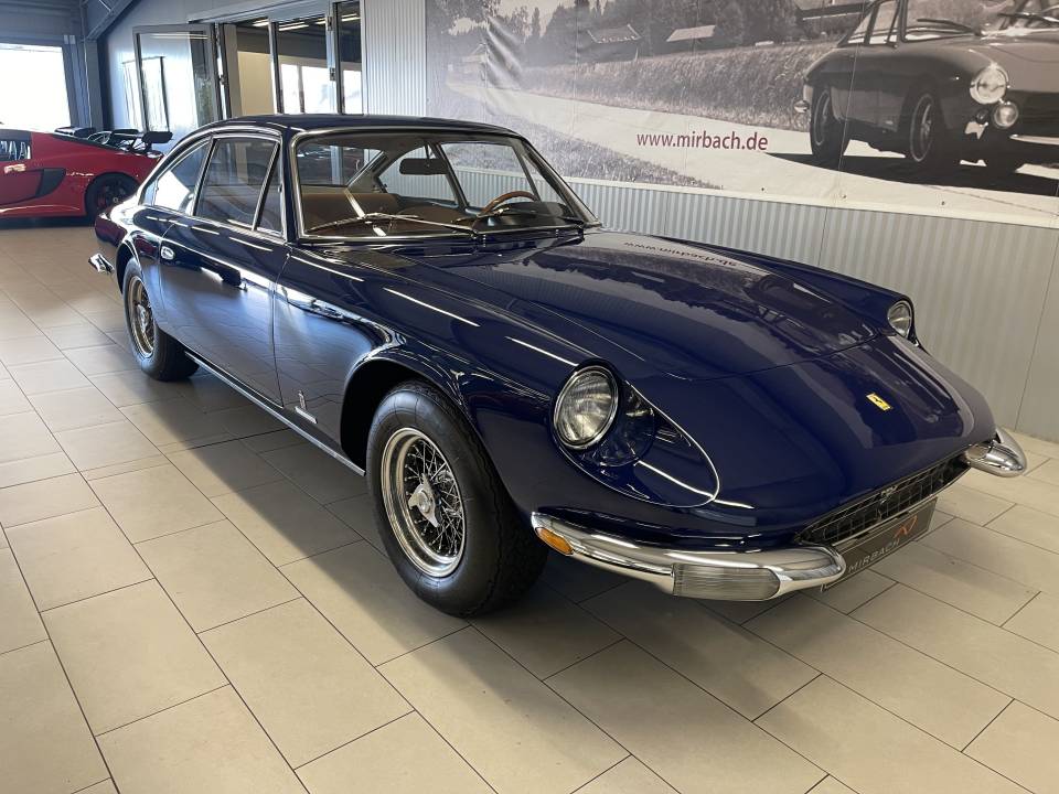 Image 4/19 de Ferrari 365 GT 2+2 (1969)