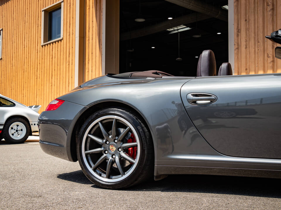 Bild 18/50 von Porsche 911 Carrera 4S (2006)