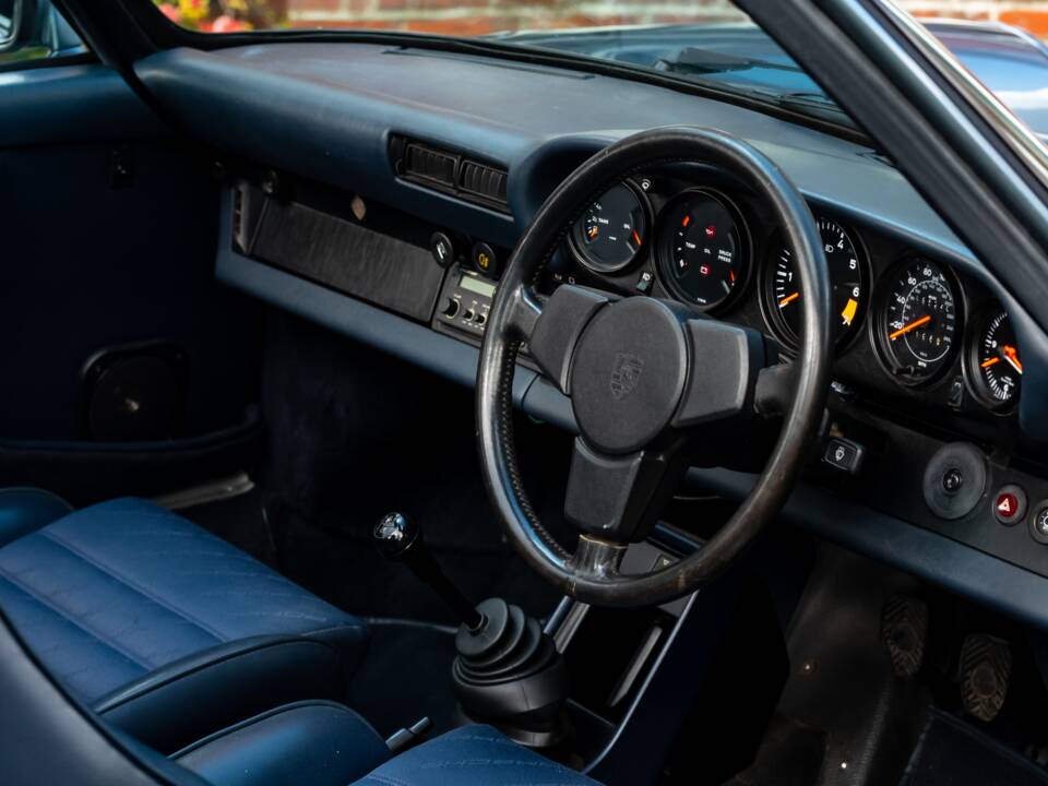 Image 9/47 of Porsche 911 Carrera 3.2 (1984)