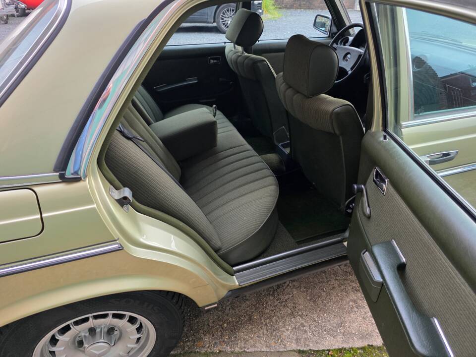Image 57/73 of Mercedes-Benz 230 E (1985)