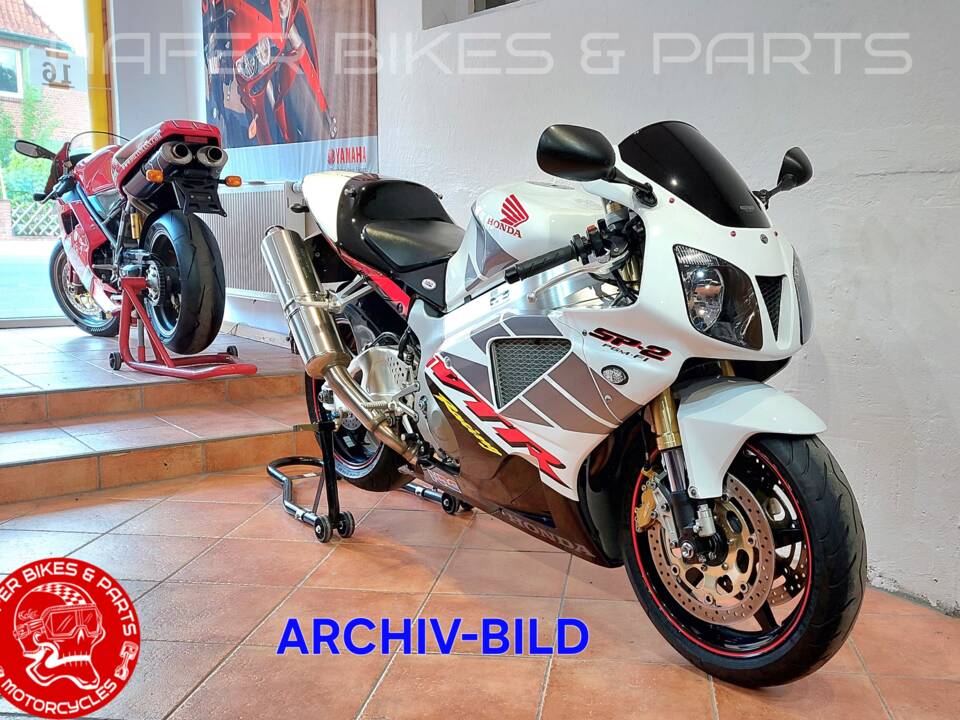 Bild 2/6 von Honda VTR 1000 SP2 (2003)