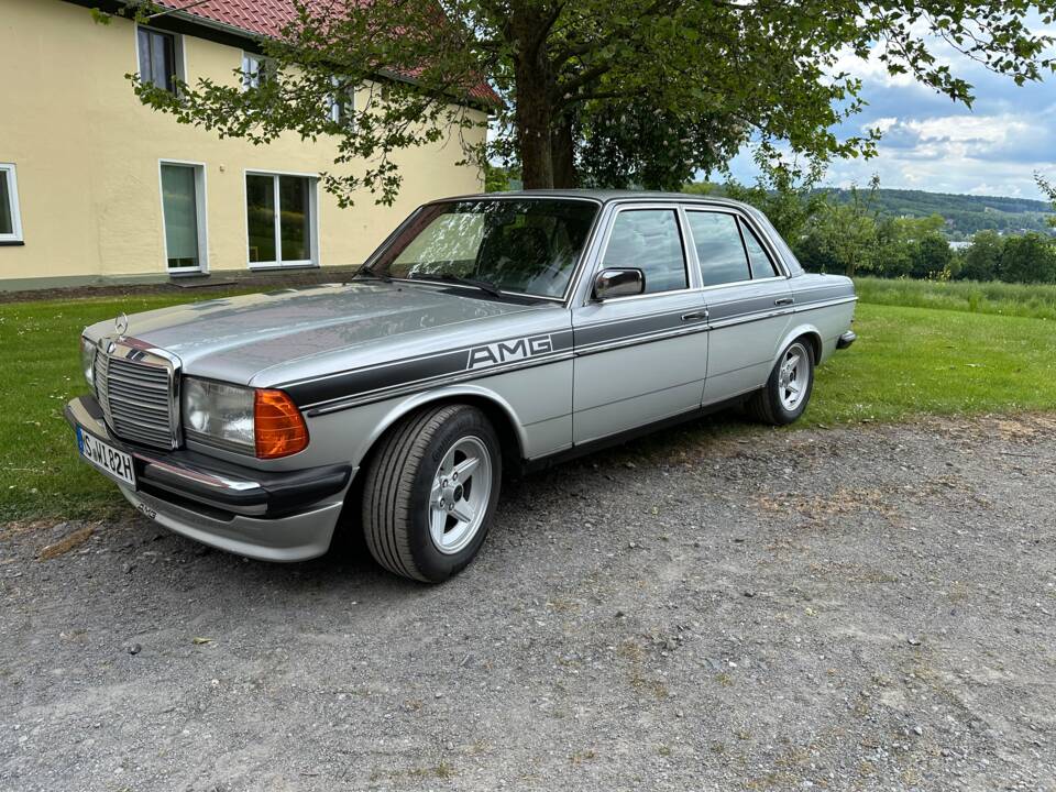 Imagen 1/9 de Mercedes-Benz 230 E (1982)