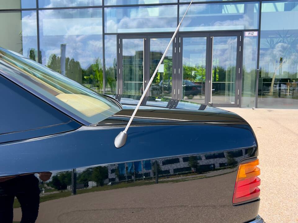 Immagine 16/36 di Mercedes-Benz 300 E 4-Matic (1989)