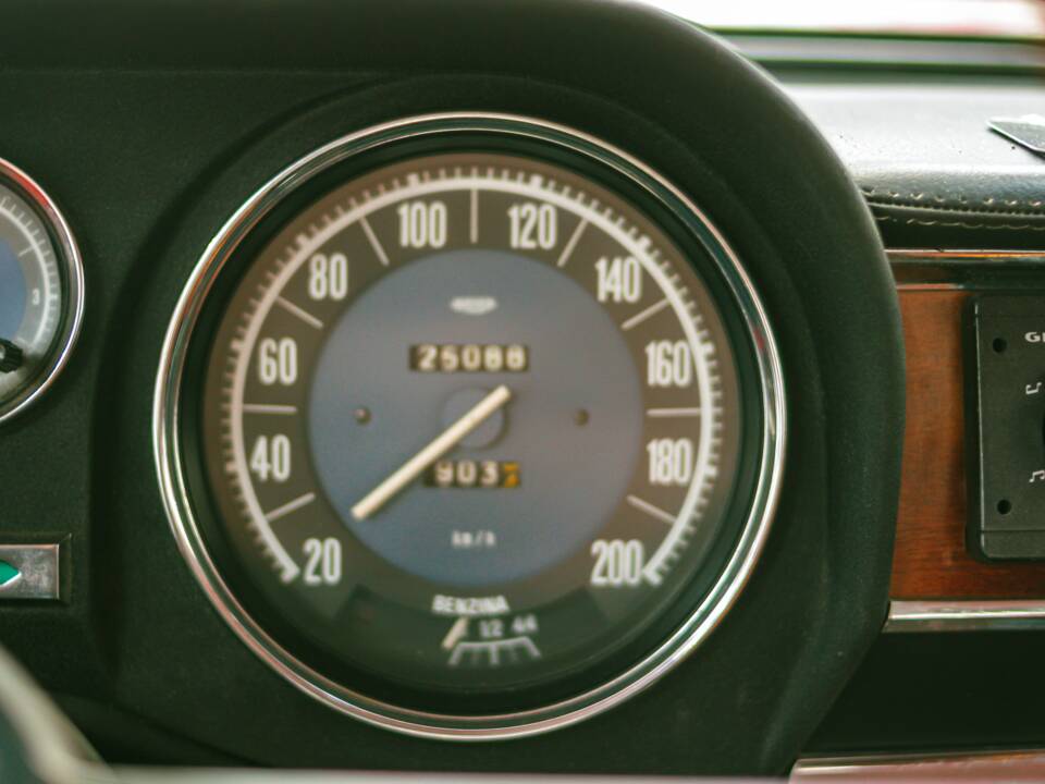 Bild 29/34 von Alfa Romeo Giulia Nuova Super 1600 (1979)