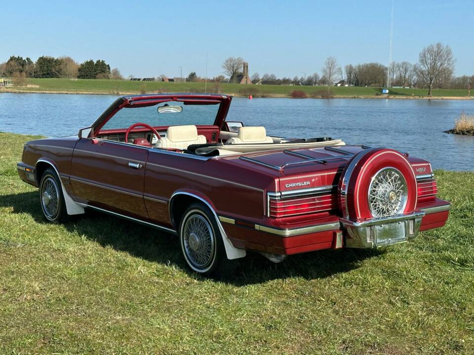 Bild 5/8 von Chrysler Le Baron (1985)