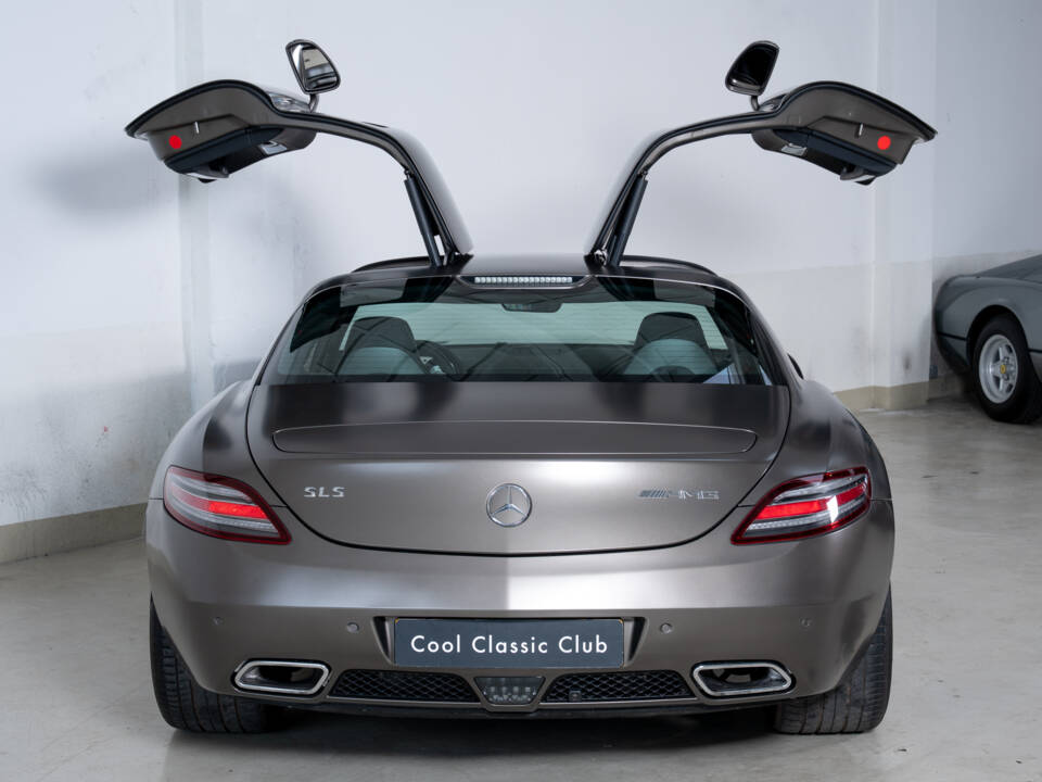 Image 7/33 of Mercedes-Benz SLS AMG (2010)