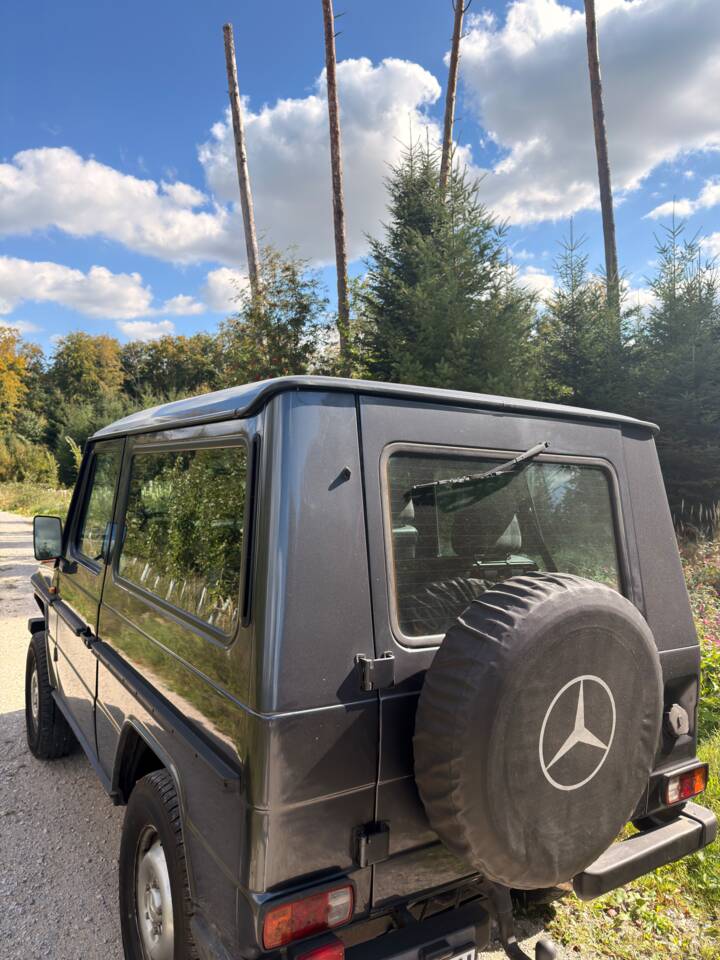 Image 4/21 of Mercedes-Benz 230 GE (SWB) (1988)