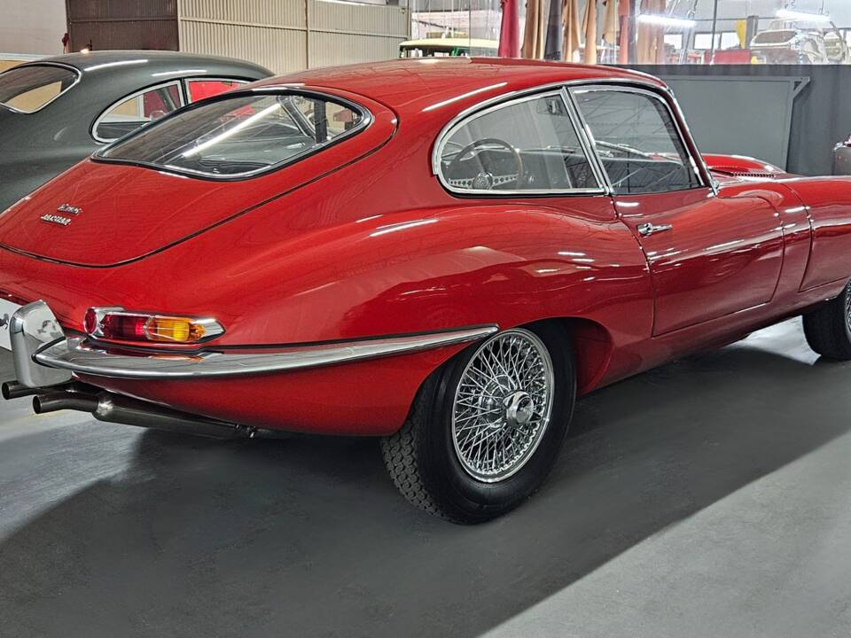 Image 2/11 of Jaguar E-Type 3.8 (1964)