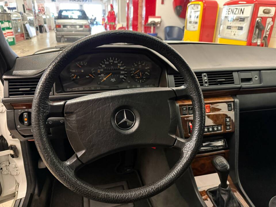 Bild 10/20 von Mercedes-Benz 250 D Turbo (1991)