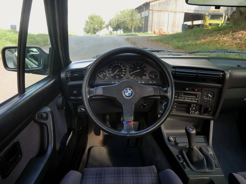 Bild 12/25 von BMW 320i (1990)