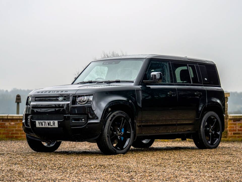 Image 1/50 of Land Rover Defender 110 V8 &quot;Bond Edition&quot; (2021)