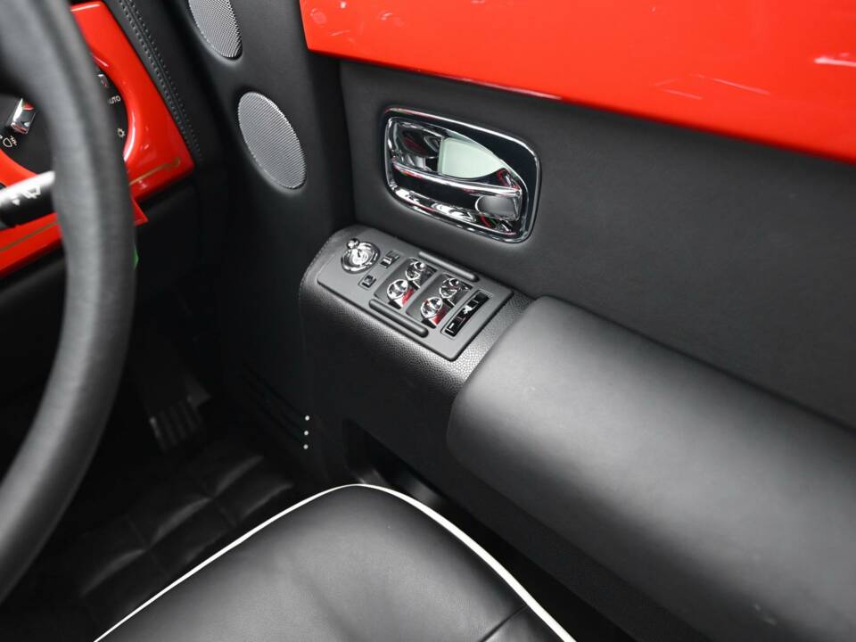 Image 44/50 of Rolls-Royce Phantom VII (2016)