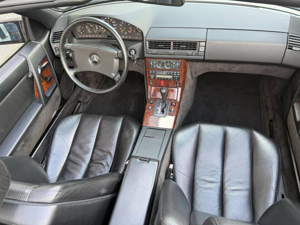 Image 23/50 de Mercedes-Benz 300 SL (1990)