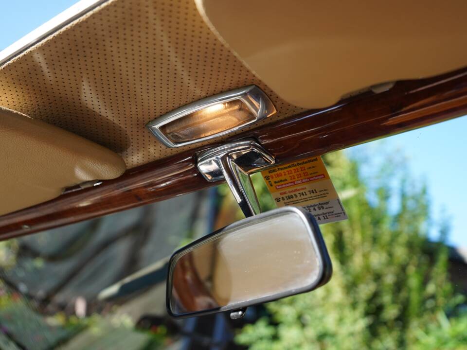 Image 15/17 de Mercedes-Benz 280 SE 3,5 (1970)